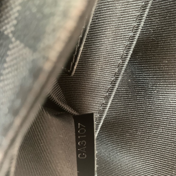 Louis Vuitton damier limited edition messenger bag - Picture 10 of 15